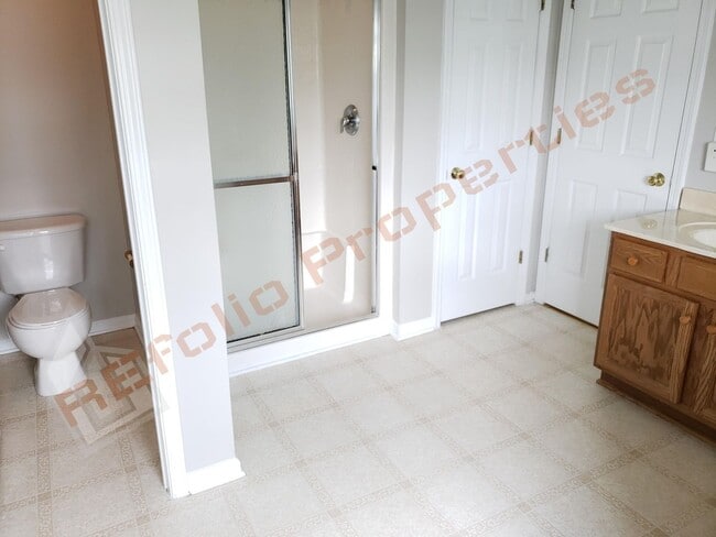 Building Photo - Lovely 4 Bedroom, 2.5 Bath Single-Family H...