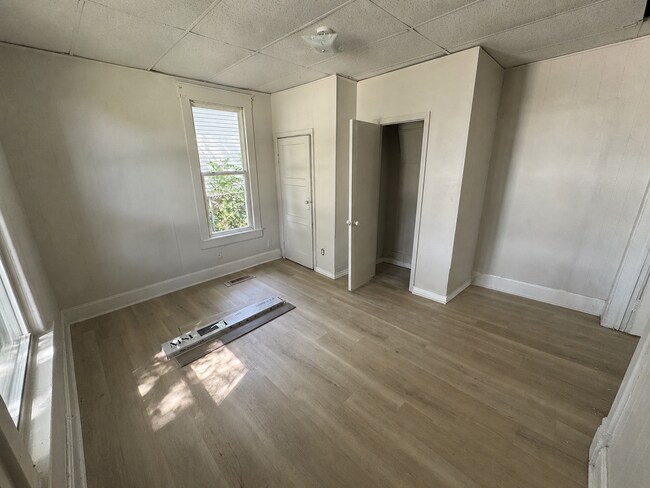 Building Photo - LEASING