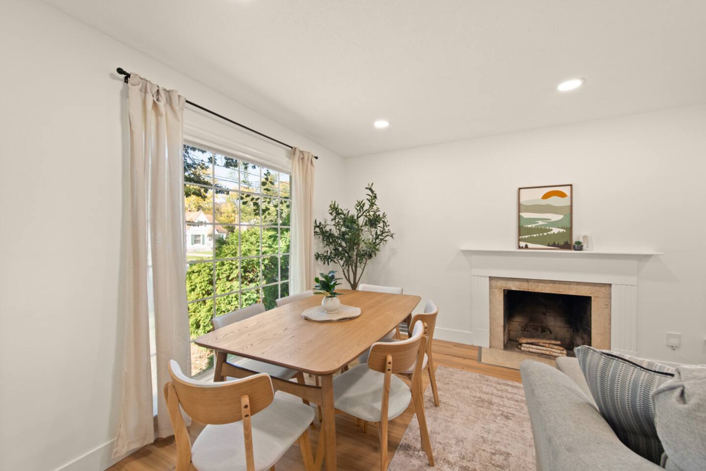 Building Photo - 611 E 260th St