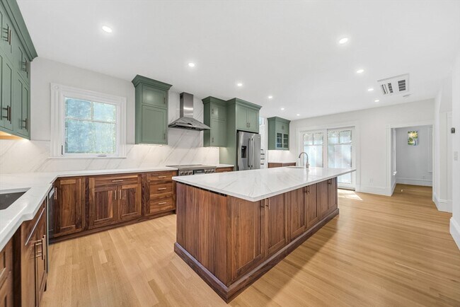 Building Photo - 20 Albion Pl