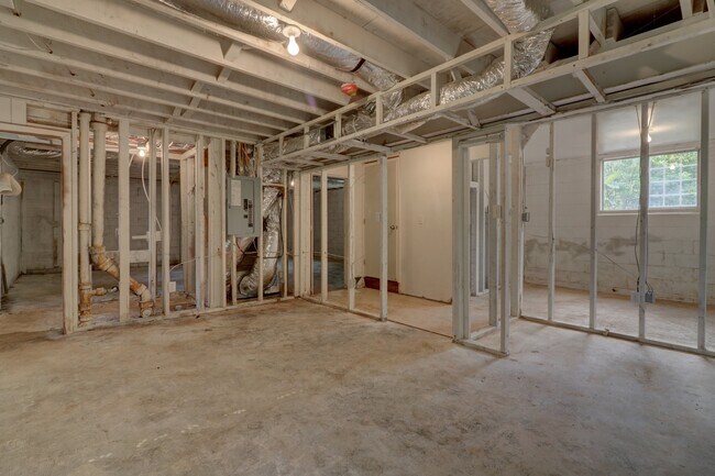 Building Photo - 1