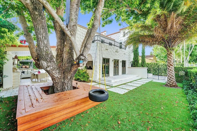 Building Photo - 614 Poinciana Dr