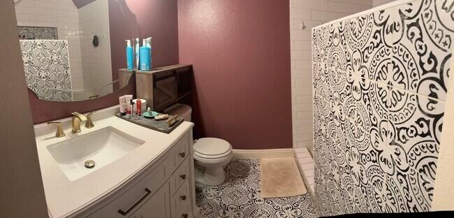 Building Photo - 4 Bedroom + Office / 2.5 Bathroom Redlands Dream Home