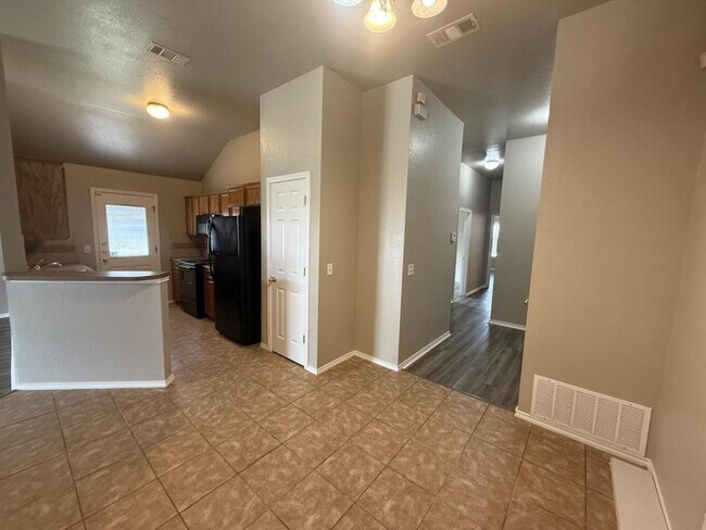 Building Photo - 4205 Cambridge Dr