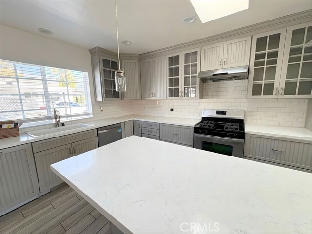 Building Photo - 587 E Arrow Hwy