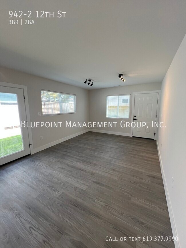 Building Photo - 942 12th St