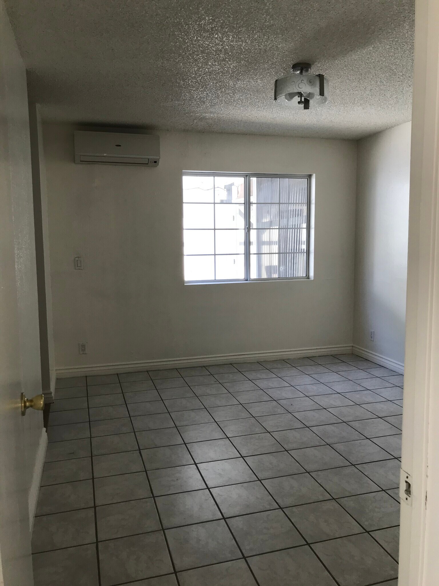 Master bedroom - 1219 Savona Pl