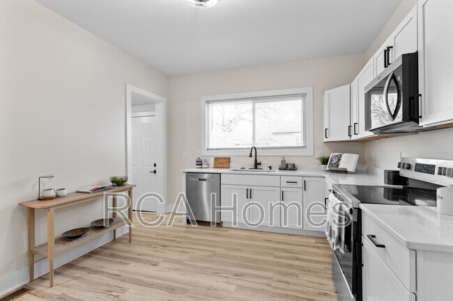 Building Photo - 18 N Gray St