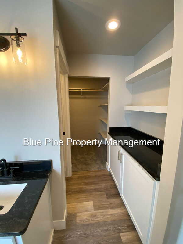 Building Photo - 2890 Sunburst Dr