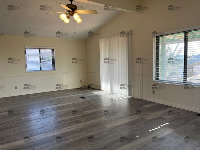 Building Photo - 55 & Older Charming 2 Bed 2 Bath Home In S...