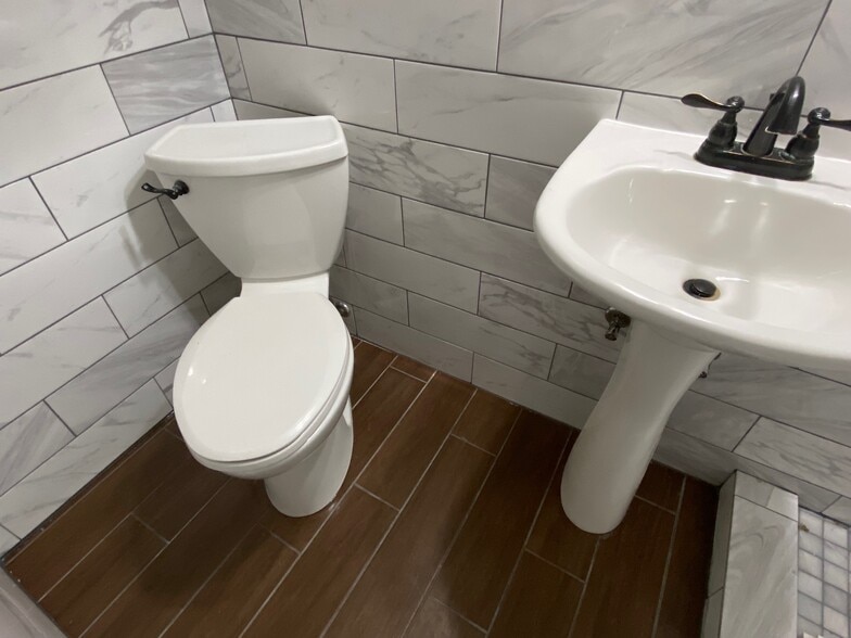 Building Photo - 702 Blackwell Ave