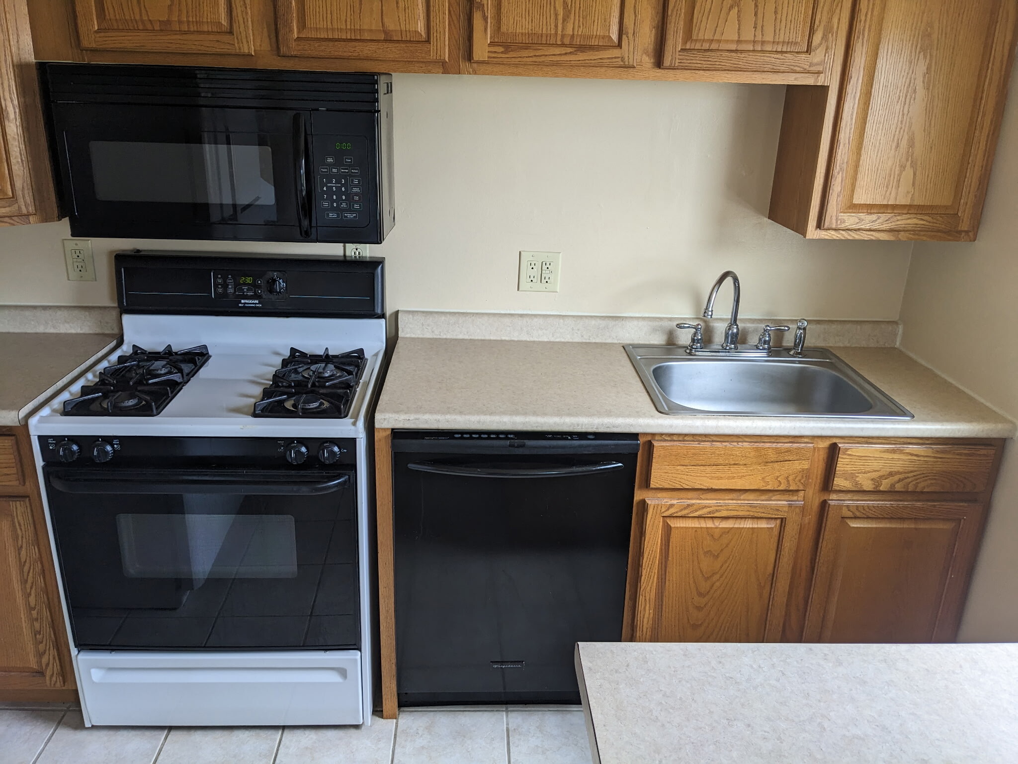 Kitchen - 530 Montclair St