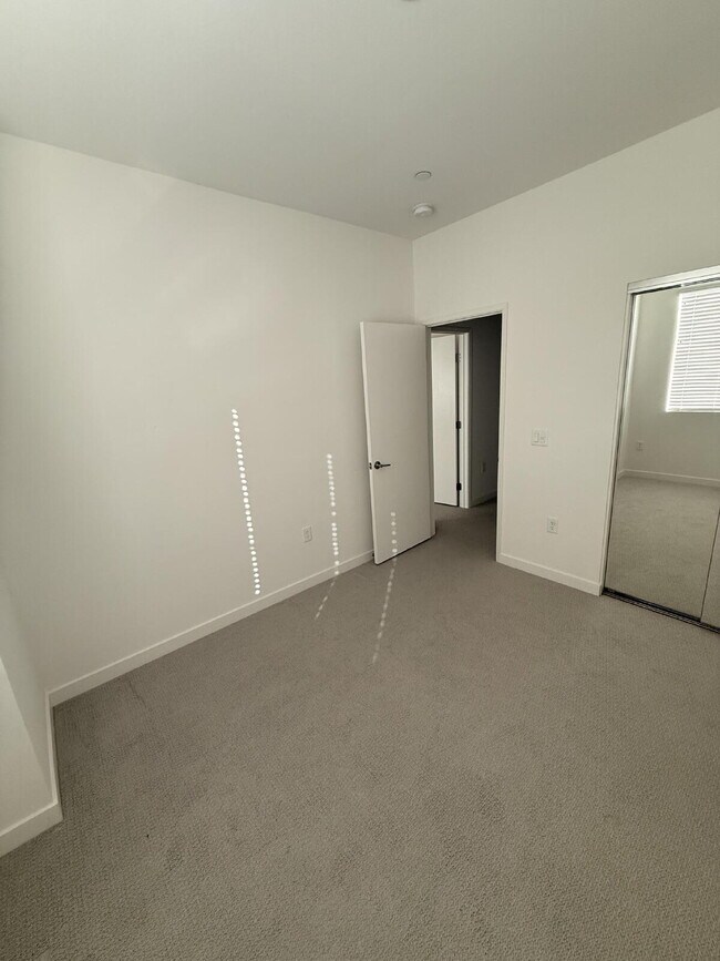 Building Photo - $3,950 - 4 Bed / 3.5 Bath Townhome in La Brisa Community of San Ysidro