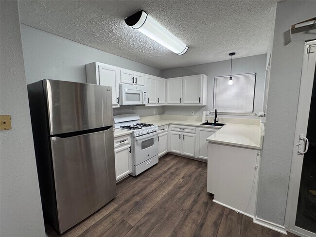 Building Photo - 17611 Northhagen Dr