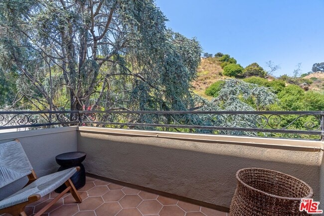 Building Photo - 6720 Hillpark Dr