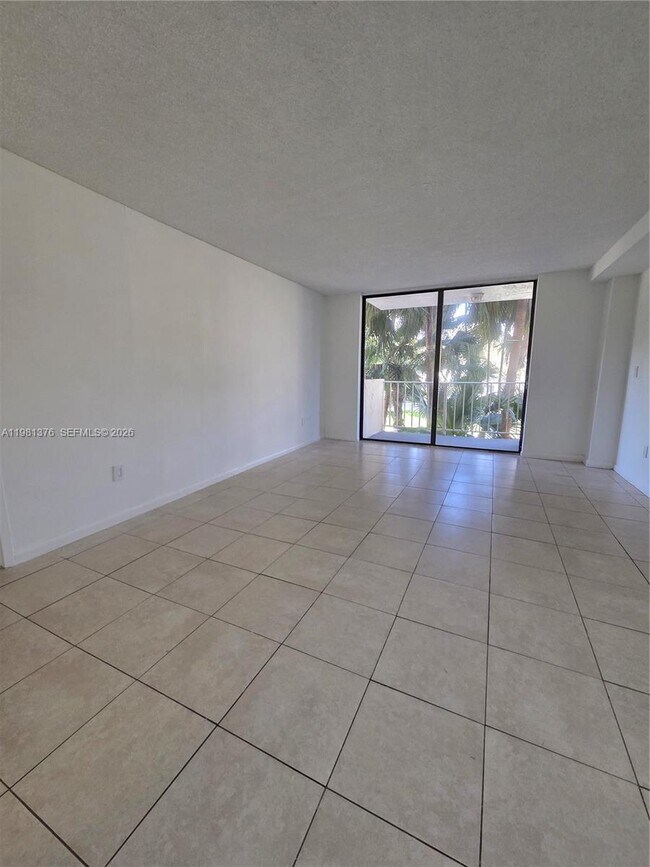 Building Photo - 2350 NE 135th St