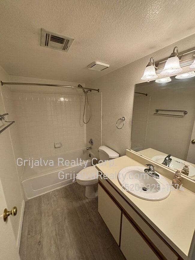 Building Photo - Beautiful 3 bedroom, 2 Bath Home in Reddin...