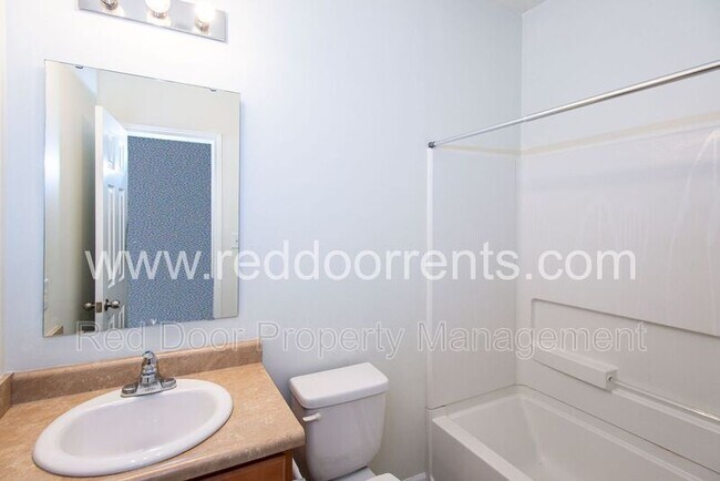 Building Photo - 907 Curlew Ln