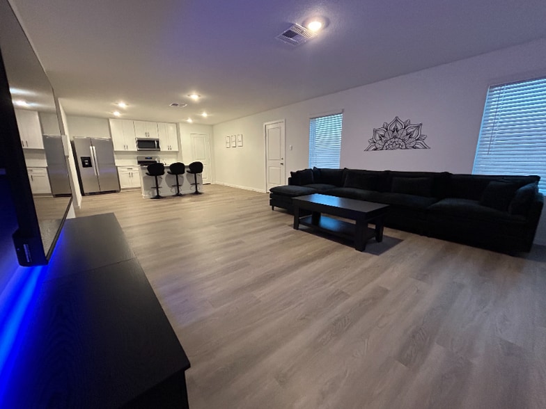 Building Photo - 3004 Fall Gold Ln