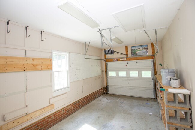 Building Photo - Charming 3-Bed, 2-Bath Home in Pittsboro's Serene Olde Farm Neighborhood! ?????