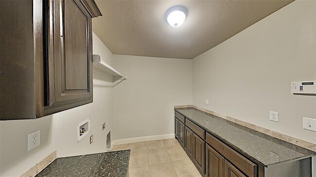 Building Photo - 15308 Homecoming Dr