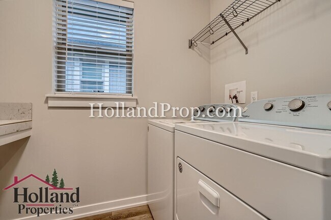 Building Photo - Brand-New Luxury Living Near Butternut Creek Park!