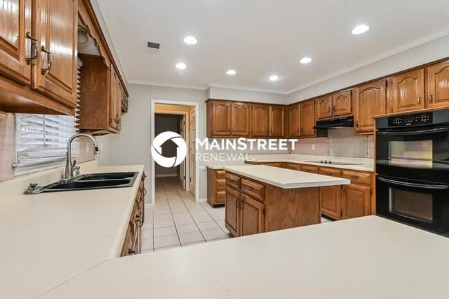 Building Photo - 4 Bedroom Pet-Friendly Home in CORDOVA, TN with Main Street Renewal