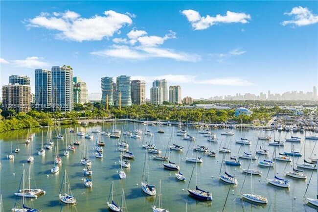 Building Photo - 2831 S Bayshore Dr