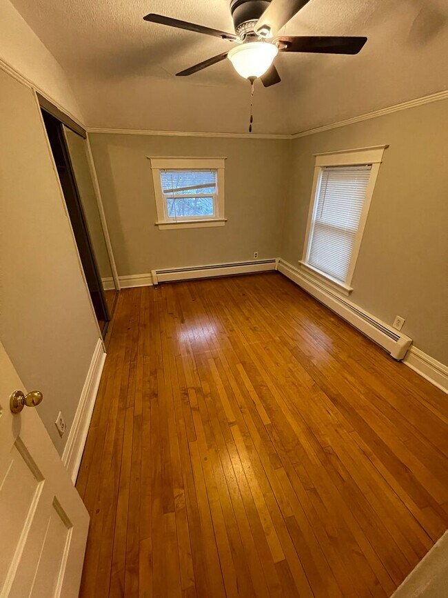 Building Photo - AVAILABLE Immediately! - Gorgeous 3 Bedroom 1 Bath Single Family Home!