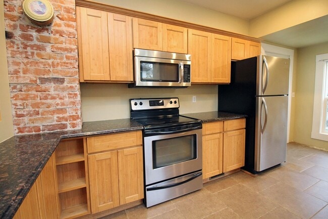 Building Photo - 3824 N Kerby Ave