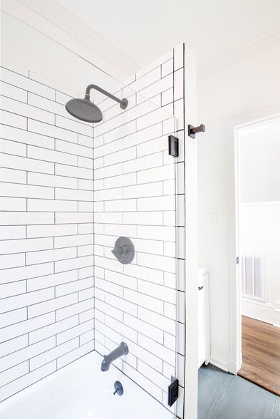 Building Photo - 1820 W Newport Ave