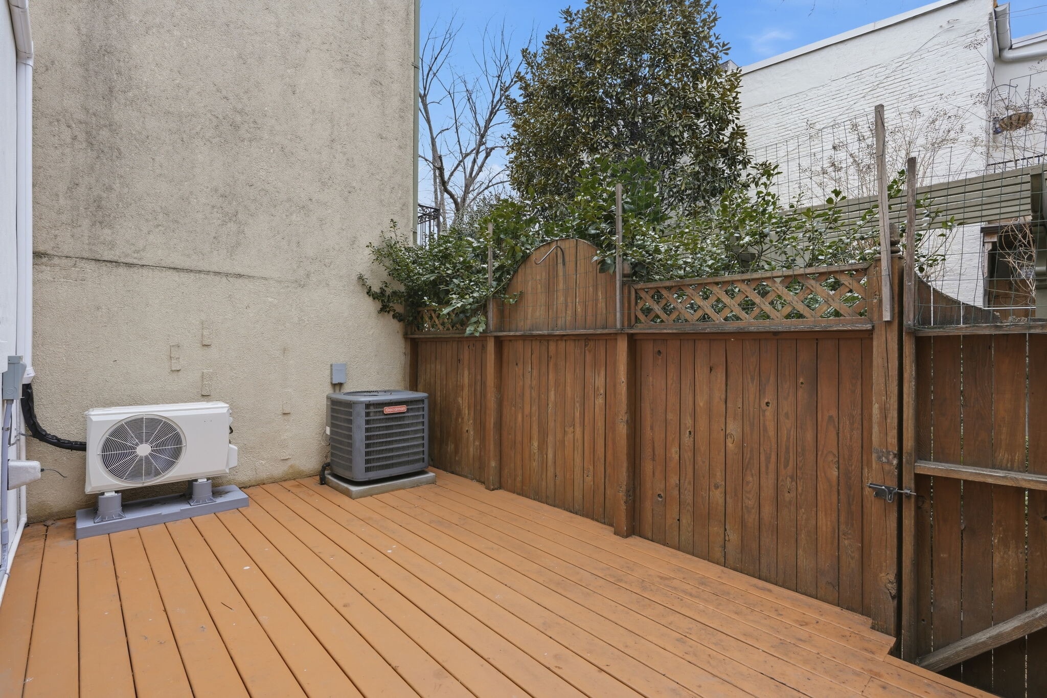 Building Photo - 502 D St NE