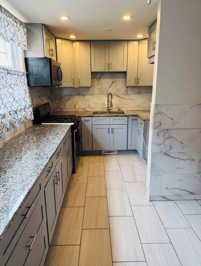 Building Photo - 2017 Pine St