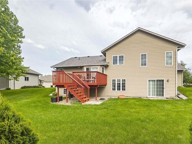 Building Photo - 5 Bedroom, 3 Bath Single Family Home