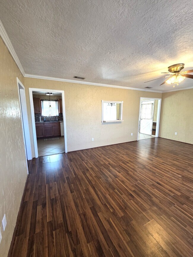 Building Photo - 121 County Rd 637