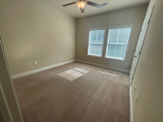 Building Photo - PRE-LEASING FOR AUGUST 2025!