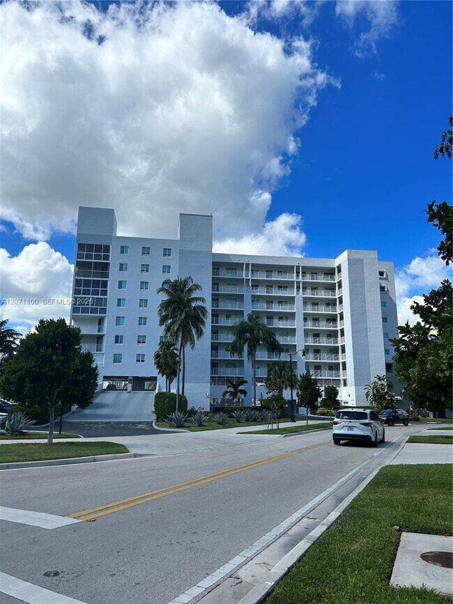Building Photo - 17800 N Bay Rd