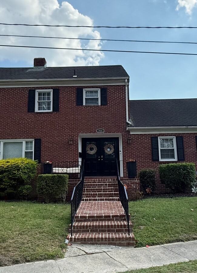 Building Photo - 314 West Road