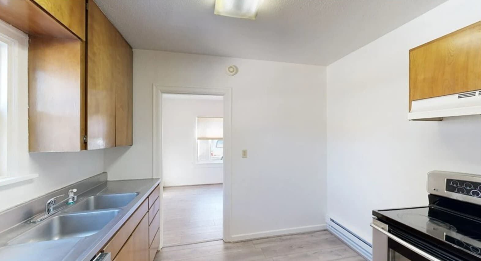 Kitchen - 605 W Whitman Dr