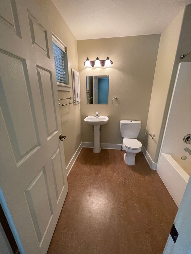 Building Photo - 1862 NW Shevlin Park Rd