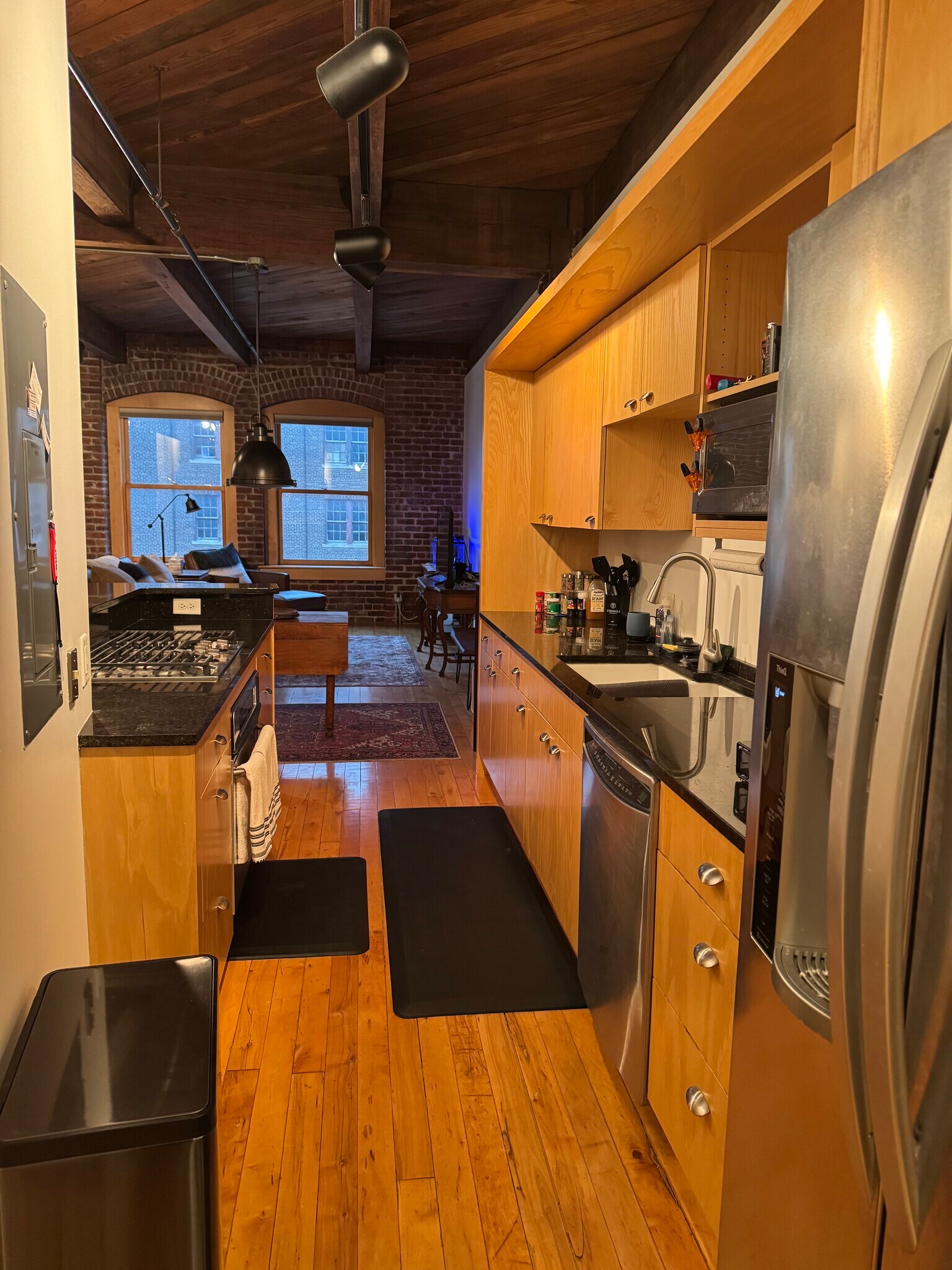 Building Photo - 105 S 9th St