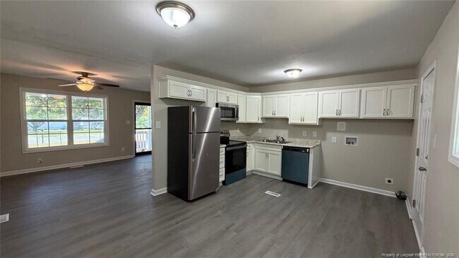 Building Photo - 2016 Poinciana Ln