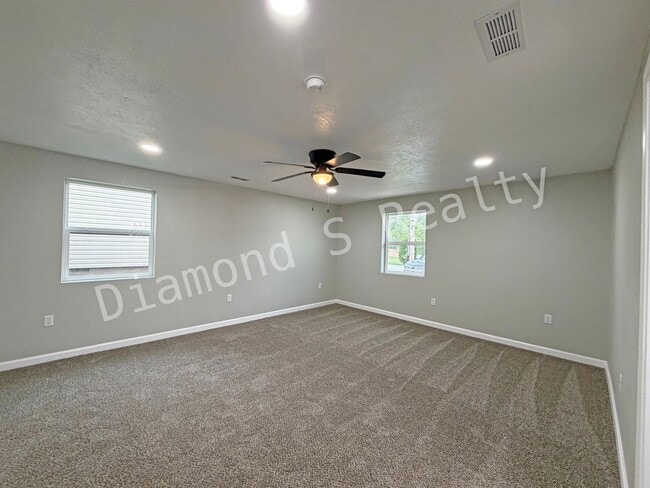 Building Photo - Completely Remodeled 4 Bedroom Home in Nixa!