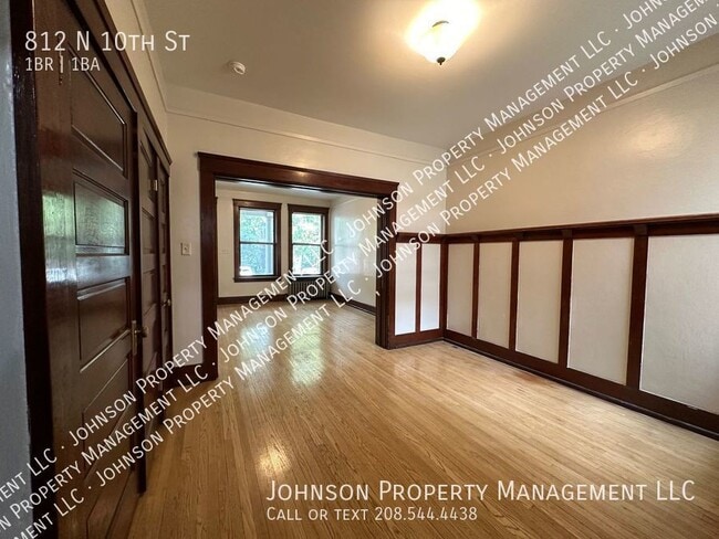 Building Photo - Vintage Apartments in Historic Downtown Bo...