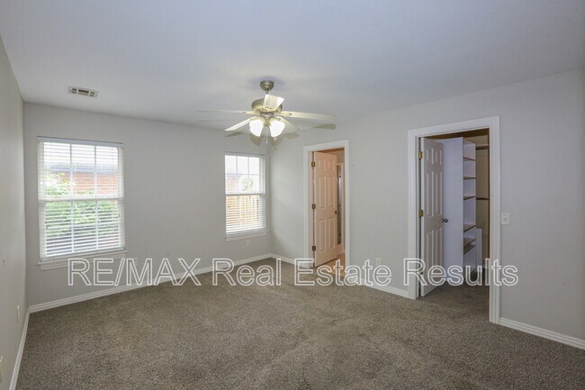 Building Photo - 3711 SW Hansom Loop