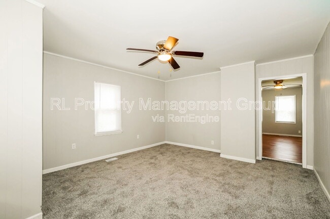 Building Photo - 848 E Chestnut St