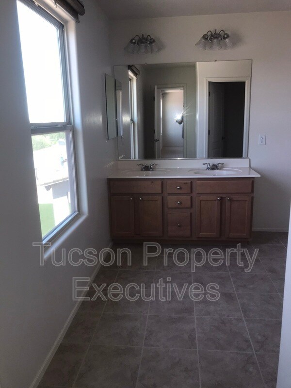 Building Photo - 11545 W Oilseed Dr