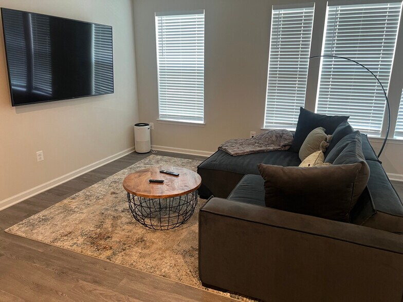 Building Photo - 10505 Neil Armstrong Way