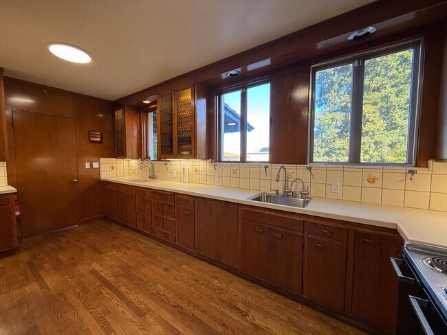 Building Photo - Luxury Upper Piedmont Estate