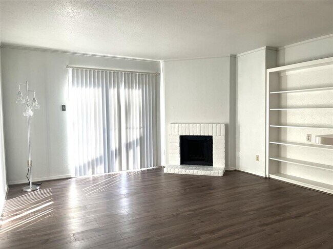 Building Photo - 12905 Woodforest Blvd